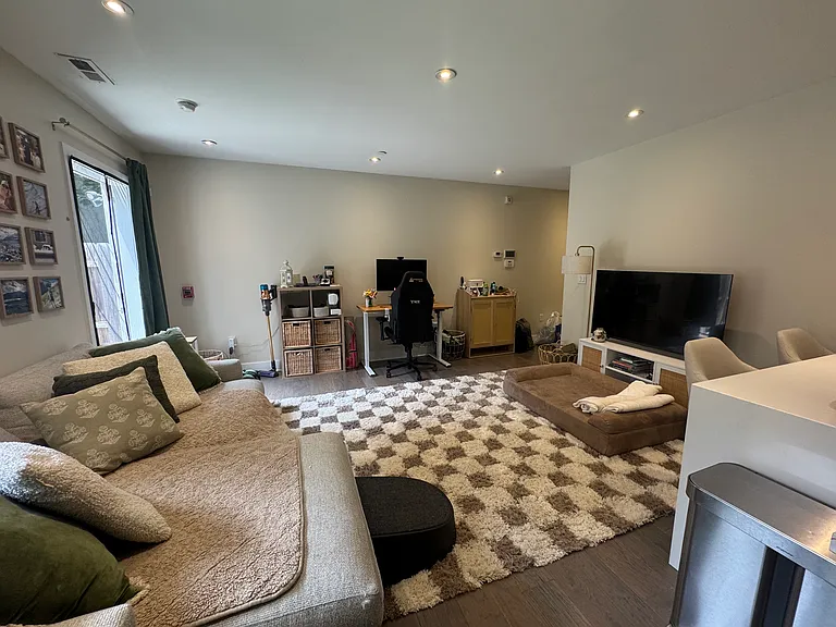 1526 Ridge Ave #2 — Photo 4