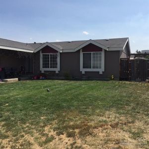 93 SE L St, Madras, OR, 97741