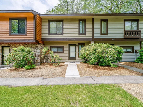 13 Zurich Way, Champion, PA 15622