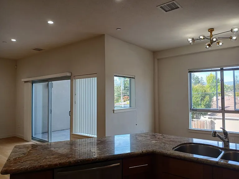 1580 Laurel St #1 — Photo 5