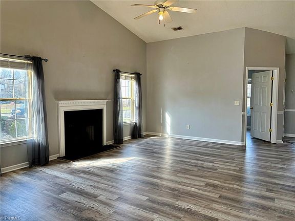 4th image of 702 Oakmont Cir
