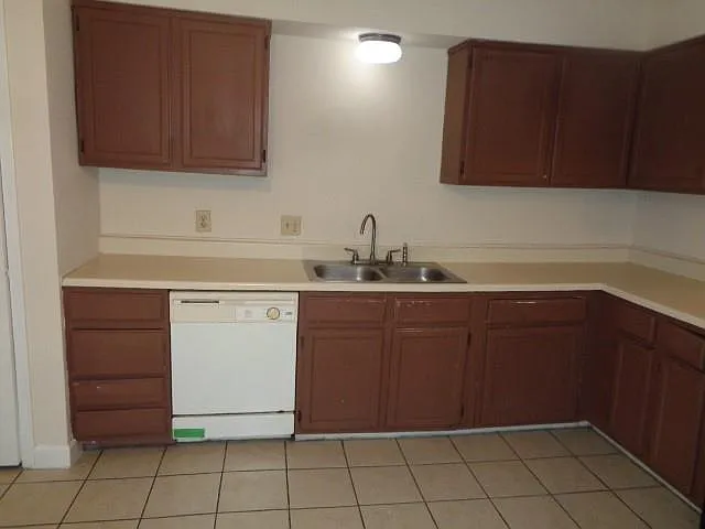 4358 Queens Retreat Dr — Photo 3