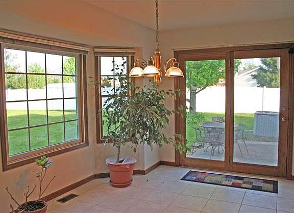 Breakfast Nock w/ Bay Window