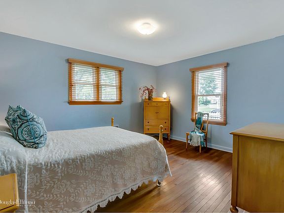 4th image of 73 Cherry Ave