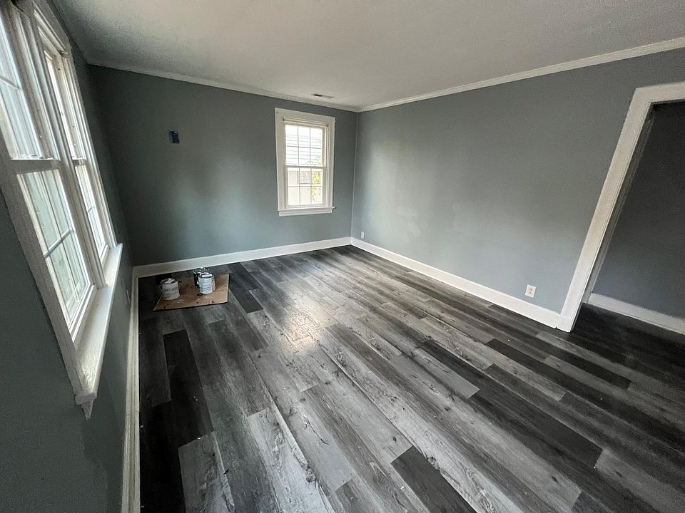 1st image of 102 S Ivy Ave