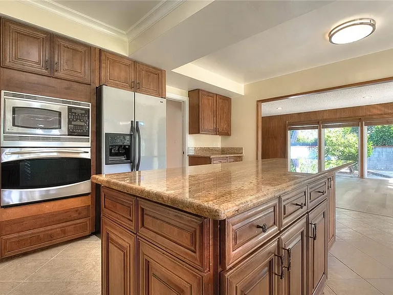 16612 Park Lane Cir — Photo 25