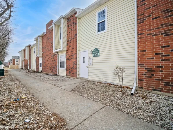 1205 Wyndham Ct APT 203, Palatine, IL 60074
