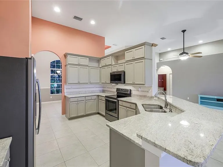 18025 Greenwood Dr — Photo 10