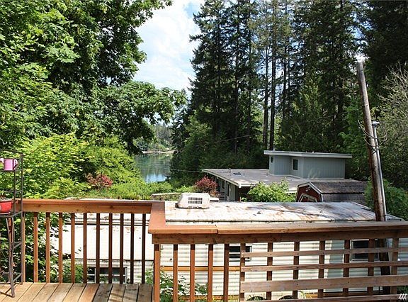 Huge deck with views.