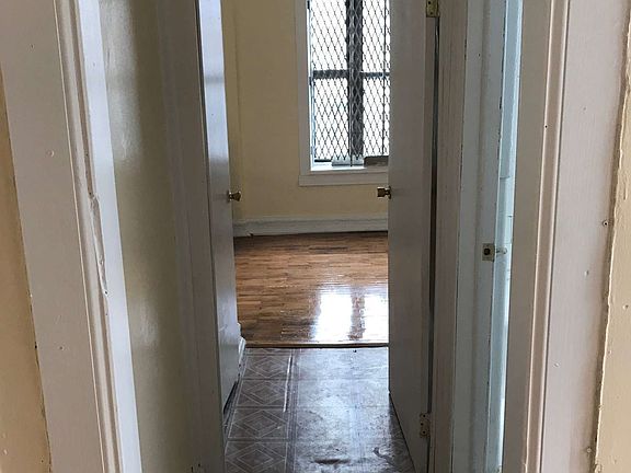 3rd image of 1010 E Tremont Ave APT E6