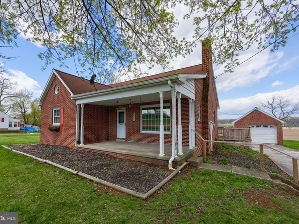 5713 York Rd, Spring Grove, PA 17362