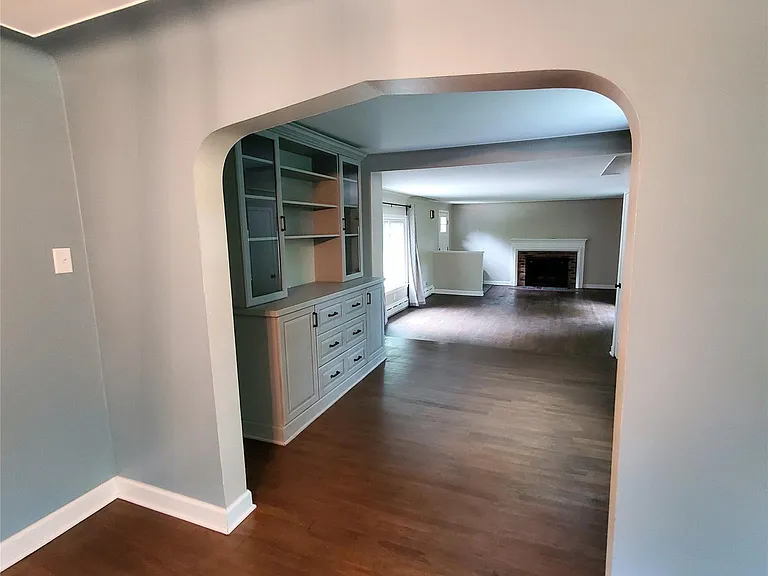 249 W Buell Rd E — Photo 22