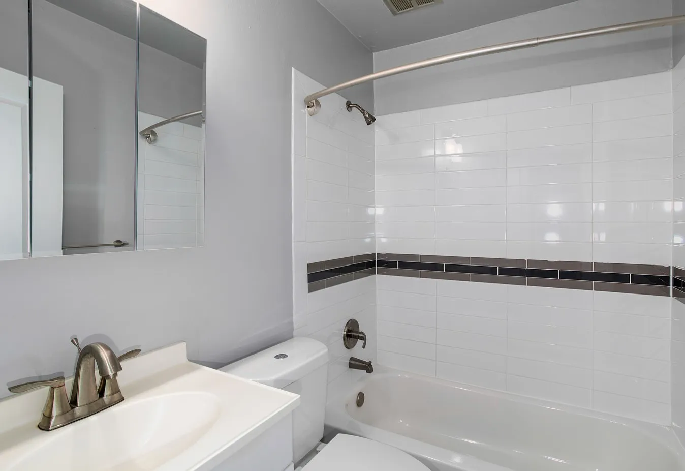 Ashley Court Apartments — Photo 3