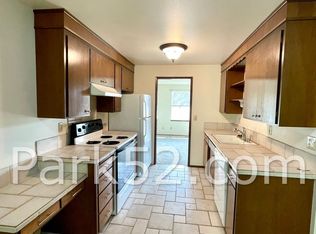 1458 Rainier Dr #2, Tacoma, WA 98466