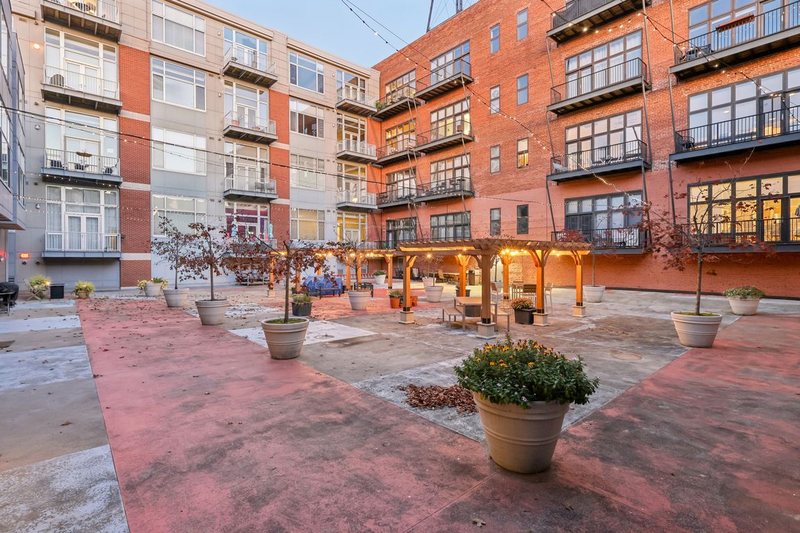 W 26th St-S2810--1-013r--1.jpg