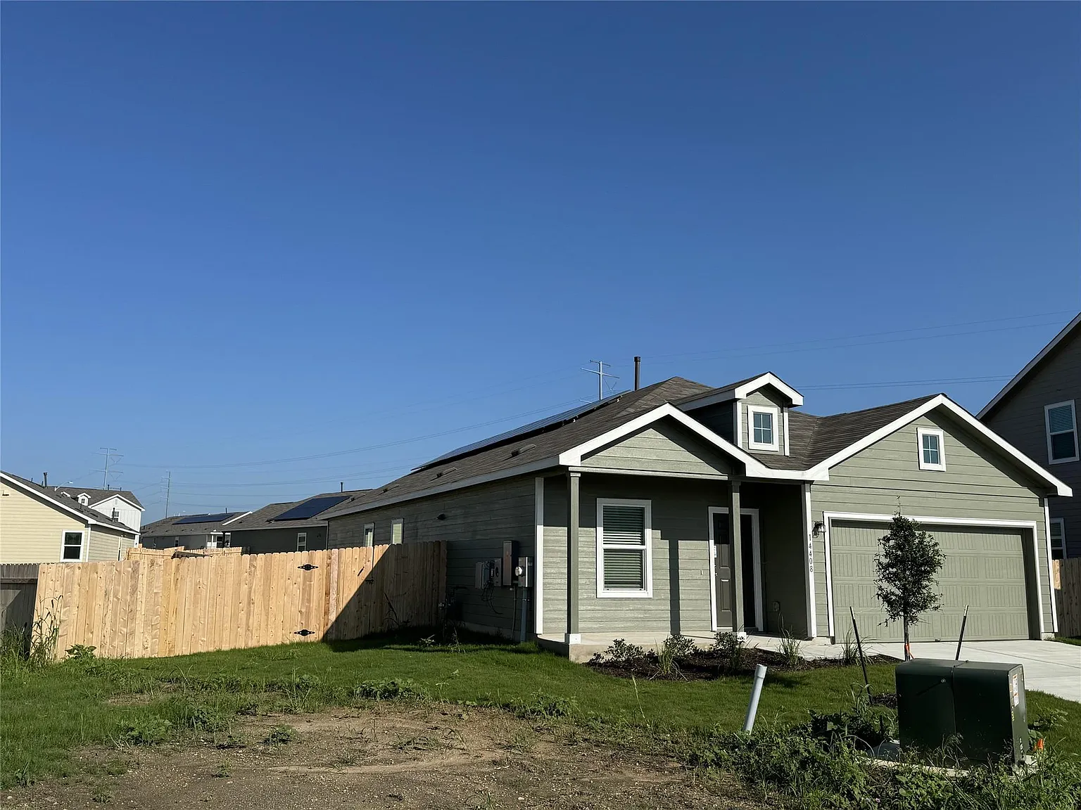 4 bed, 2.0 bath, 1668 sqft, $2,100 — Photo 3