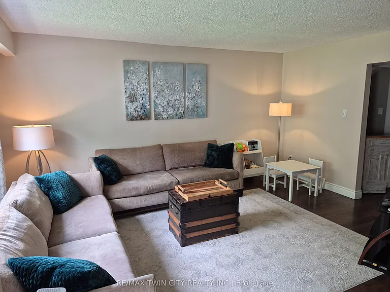 384 Pioneer Dr — Photo 7