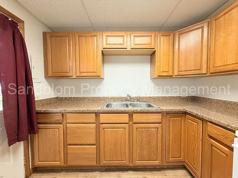 1135 E 37th St S — Photo 8