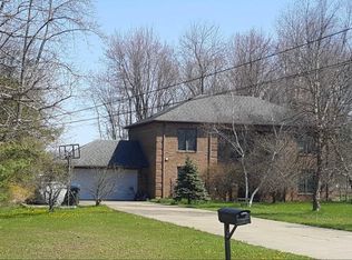 24260 Mastick Rd, North Olmsted, OH 44070