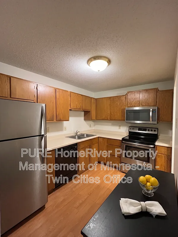 2 bed, 2.0 bath, 1100 sqft, $1,650 — Photo 2