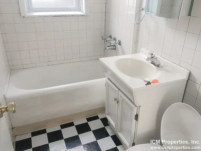 522 W Cornelia Ave #1 — Photo 5
