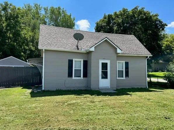 421 W Lexington St, Richmond, MO 64085