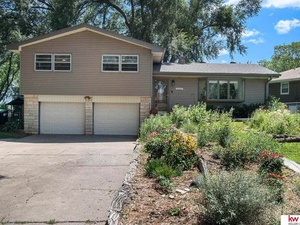 20607 Flavin St, Elkhorn, NE 68022
