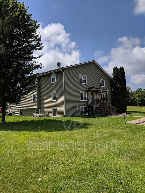 2 bed, 1.0 bath, $950 — Photo 1