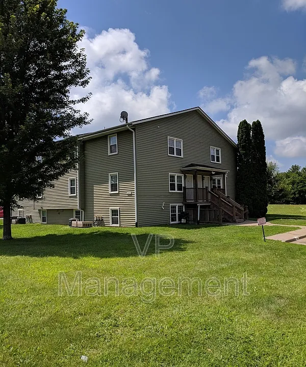 2218 Emerald Dr #1