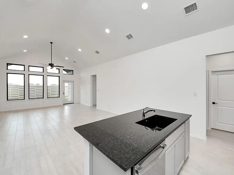 10706 Ursa St — Photo 19