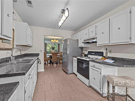 5th image of 277 Canonero Pl