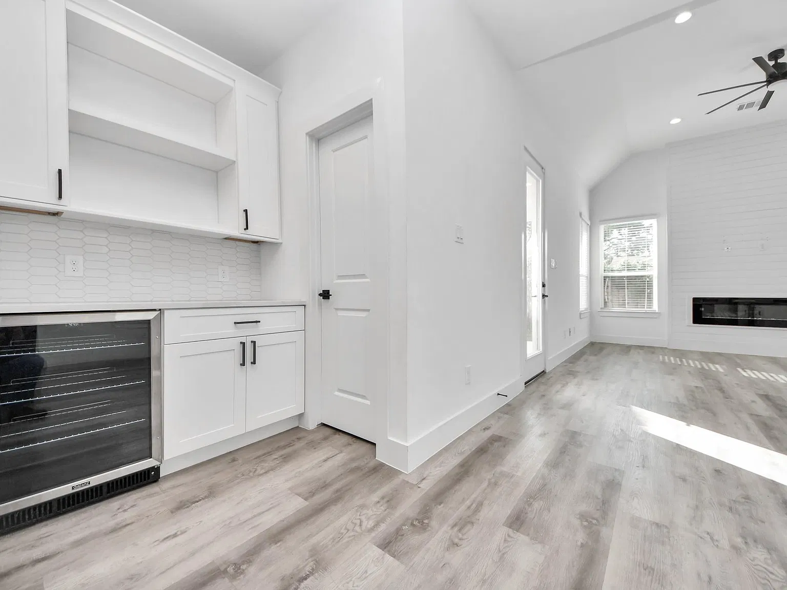 3 bed, 2.5 bath, 1698 sqft, $2,300 — Photo 4