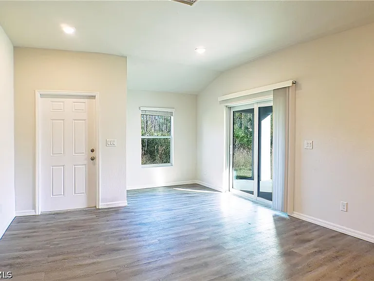 225 Rogers St — Photo 2