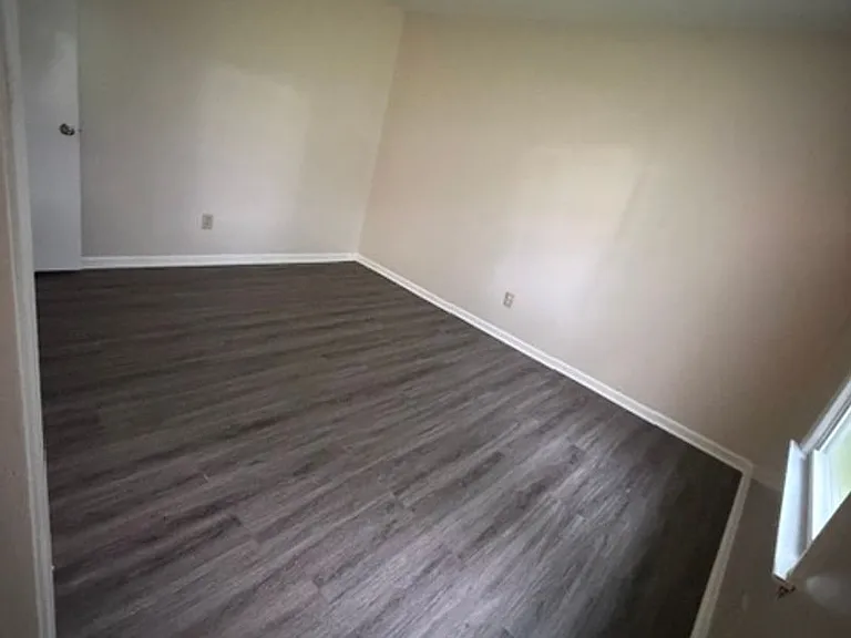 327 McCotter Blvd — Photo 10