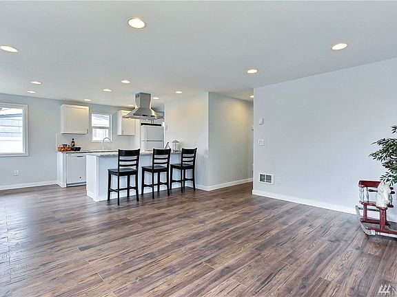3rd image of 5002 101st St SW