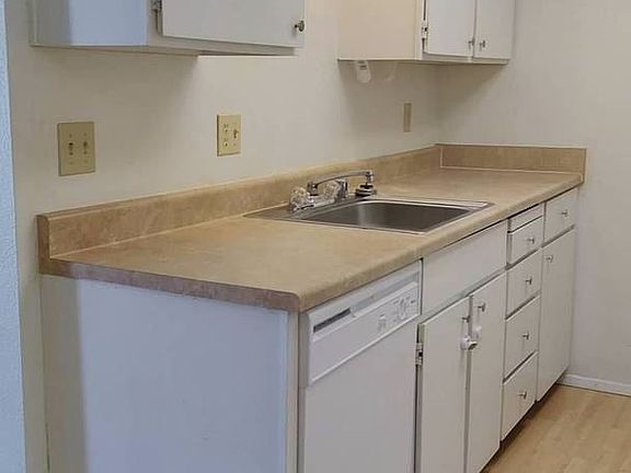 5th image of 1105 S Woodlawn St APT 4