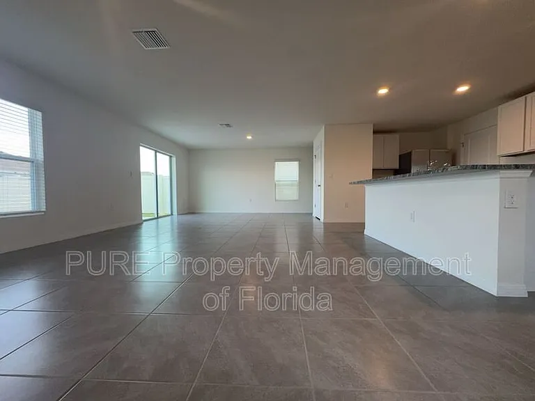 8702 SW 46th Ave — Photo 14