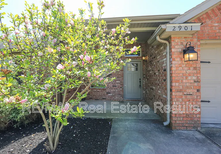 2901 SW 8th St — Photo 4