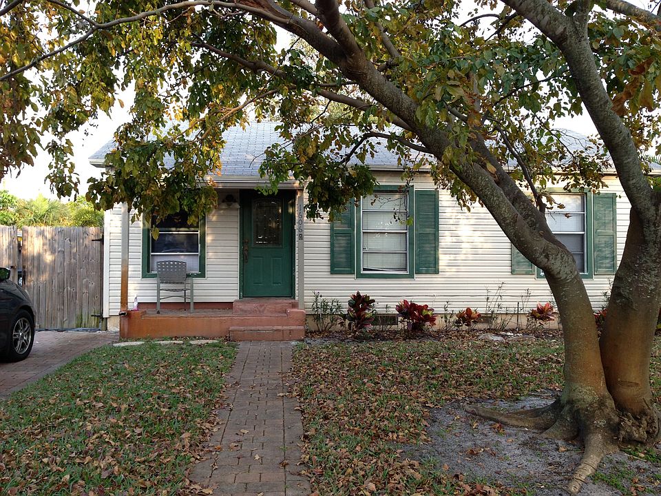 1st image of 1606 N D St