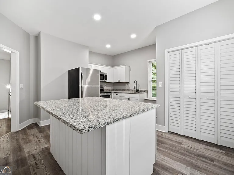 1126 Briarcliff Pl NE #1 — Photo 6