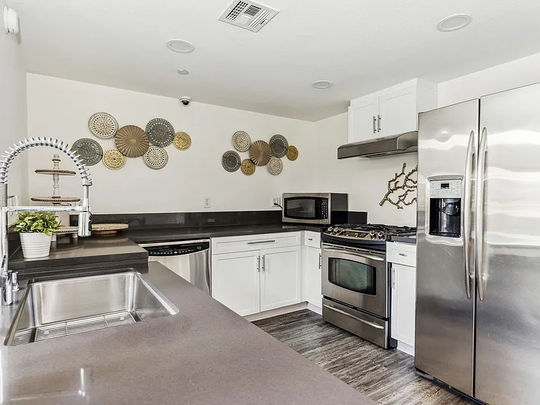 Meridian Place Apartment Homes — Photo 15