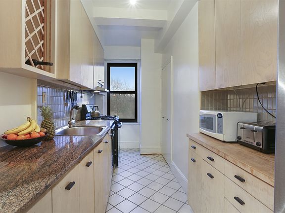 4th image of 9 Prospect Park W APT 6A