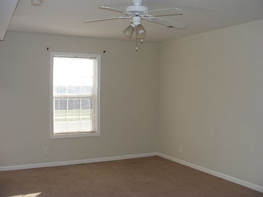 4th image of 253 Executive Ave #1