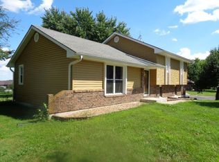 2400 Quail Run Dr, Sedalia, MO 65301