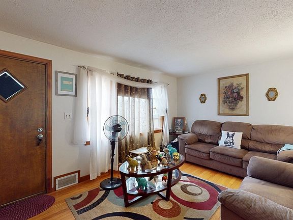 4th image of 106 Merida St
