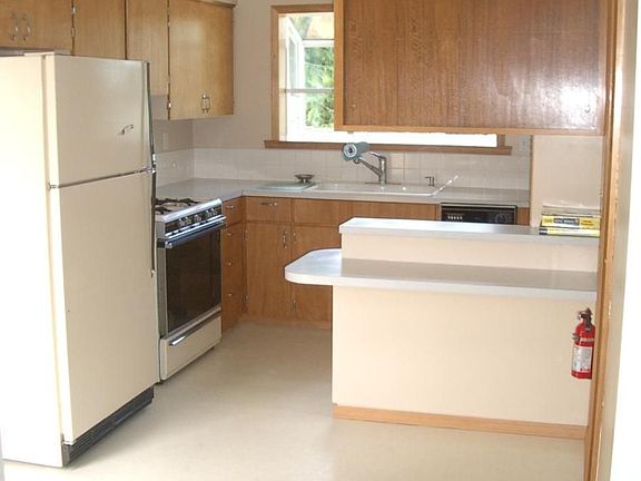 4th image of 1280 Marlin Dr SE