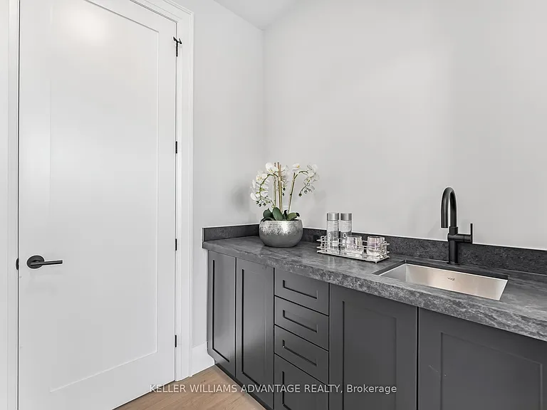 711 Hillview Cres — Photo 27