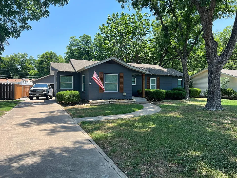 924 Carondolet Ct