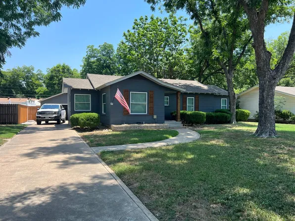 924 Carondolet Ct, River Oaks, TX 76114