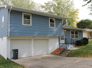 2401 Newport Dr SW, Cedar Rapids, IA 52404